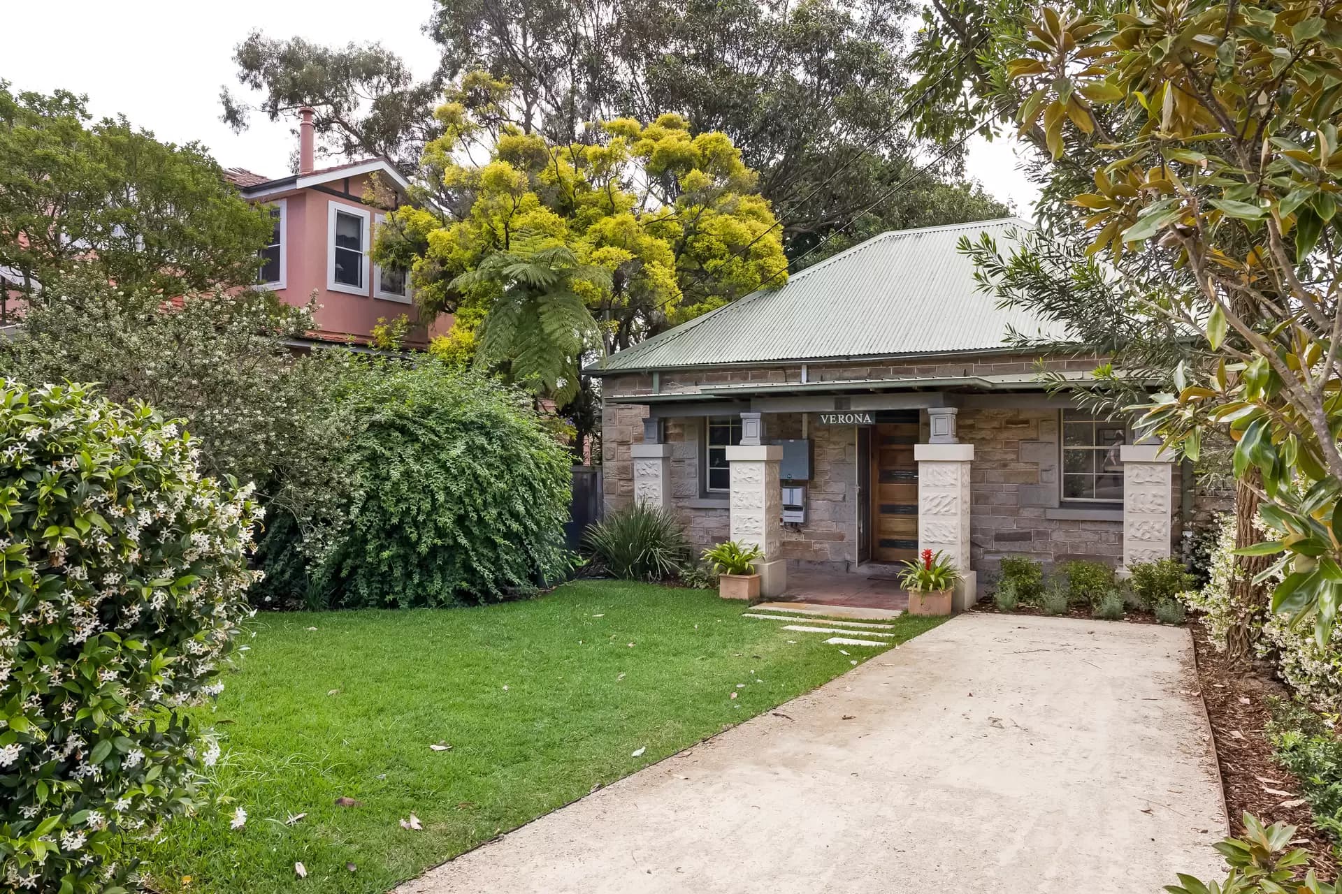 19 High Street, Canterbury - Thumbnail 2