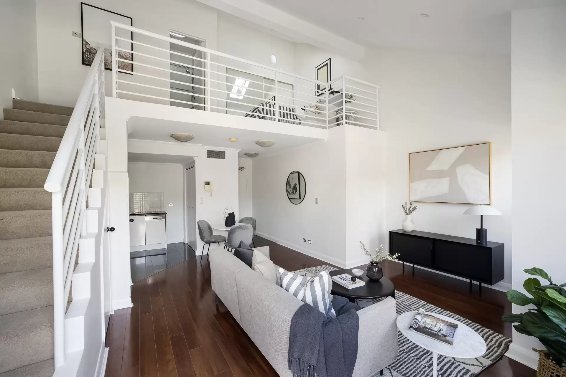 7/10 Webb Street, Croydon - Thumbnail 2
