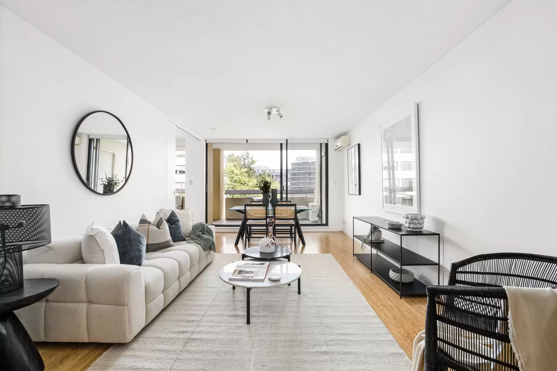 410/8 Cooper Street, Surry Hills - Image 1