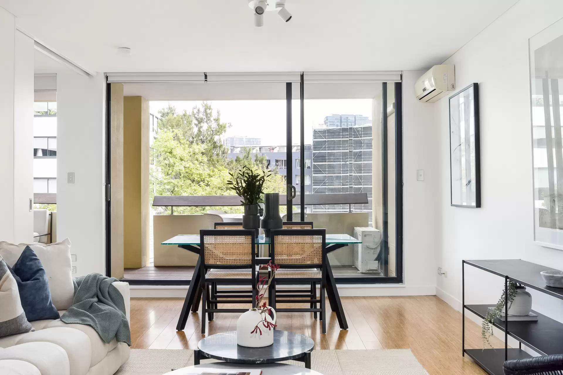 410/8 Cooper Street, Surry Hills - Thumbnail 2