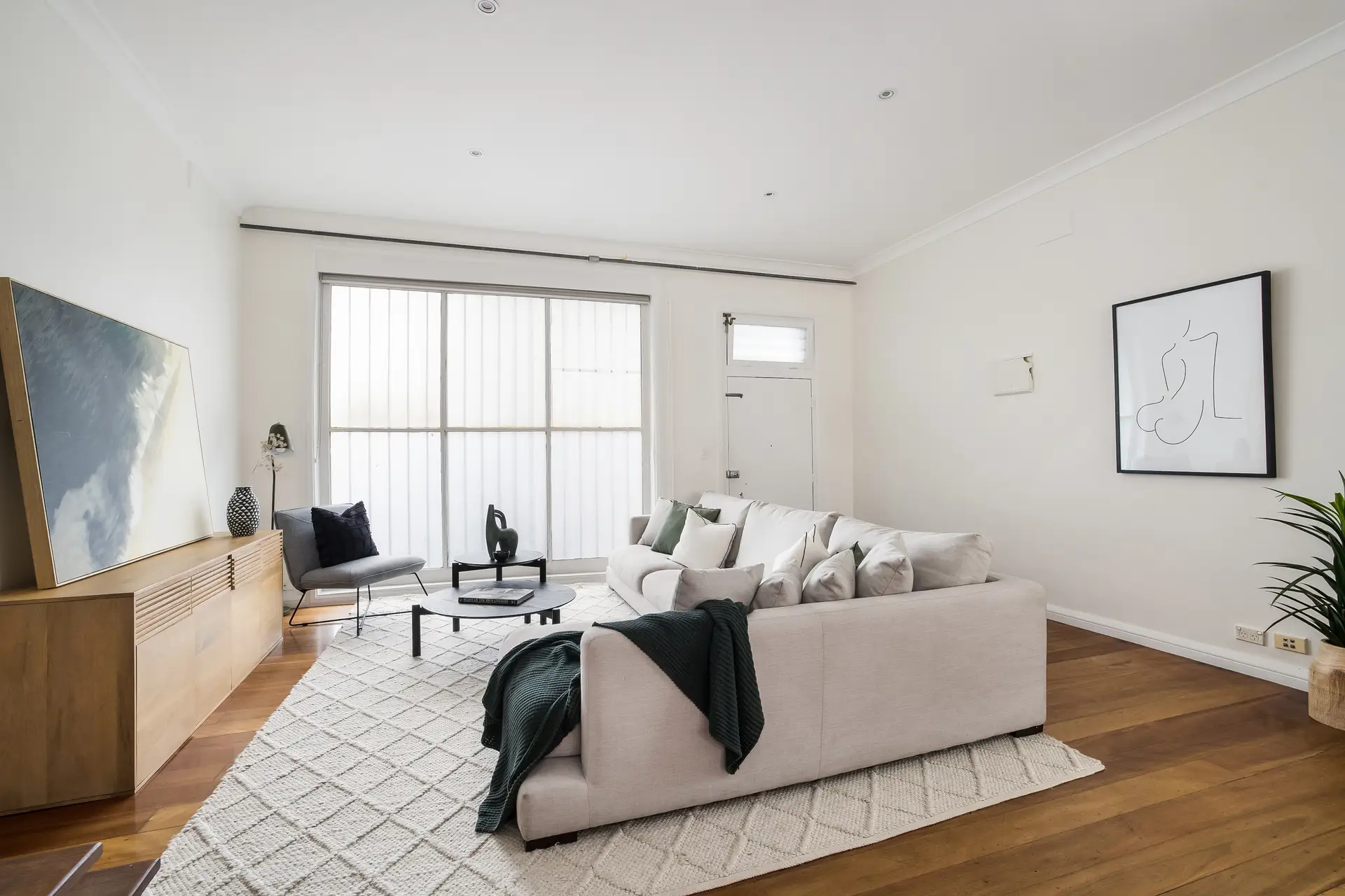 32 Wellington Street, Waterloo - Thumbnail 2