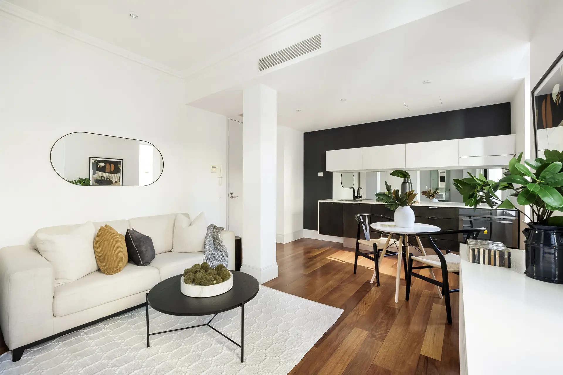810/13-15 Bayswater Road, Potts Point - Image 1