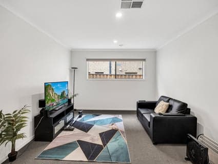 10 Sparland Street, Manor Lakes - Thumbnail 4