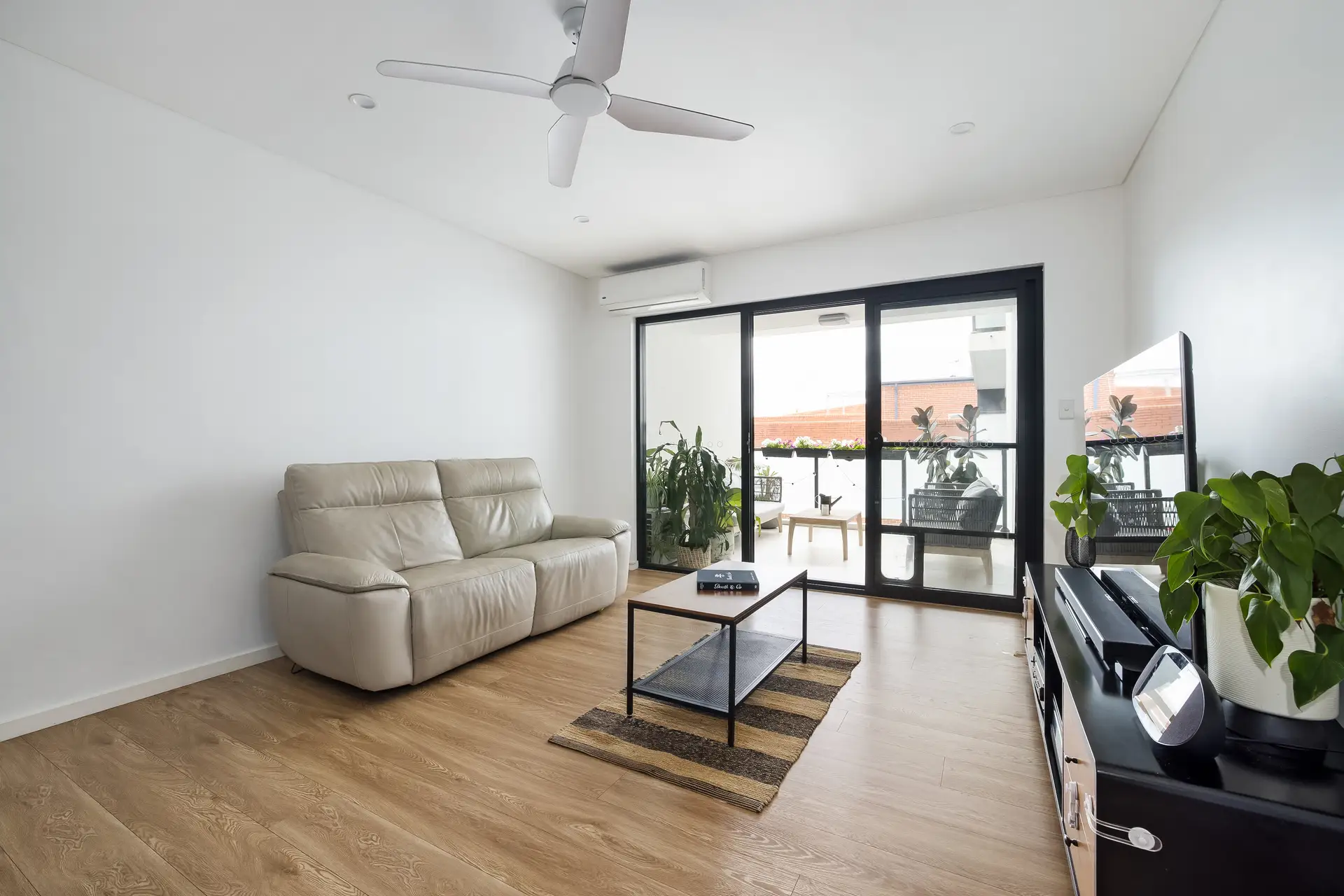 303/2A Cooks Avenue, Canterbury - Thumbnail 2