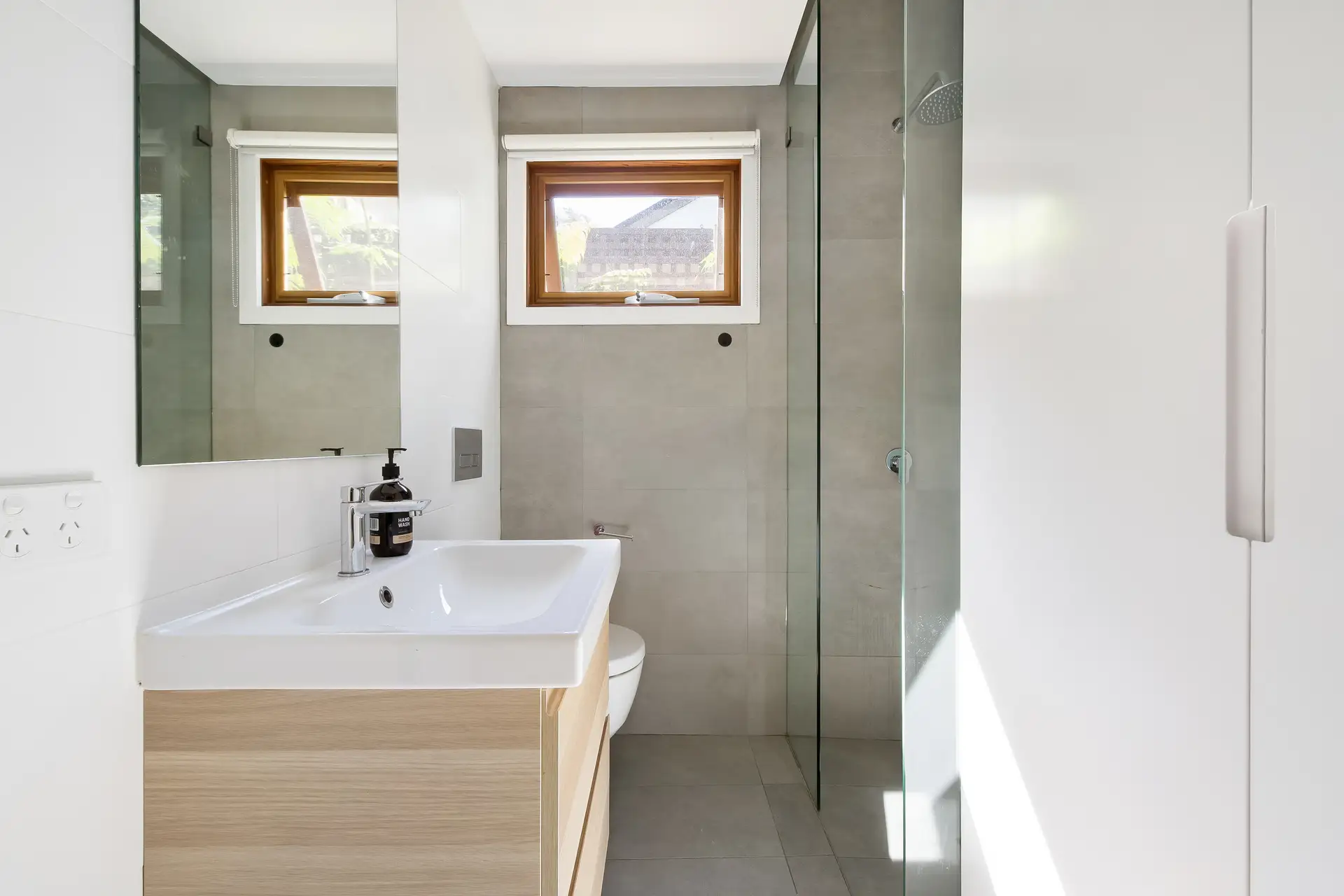 6 Burns Street, Petersham - Thumbnail 5