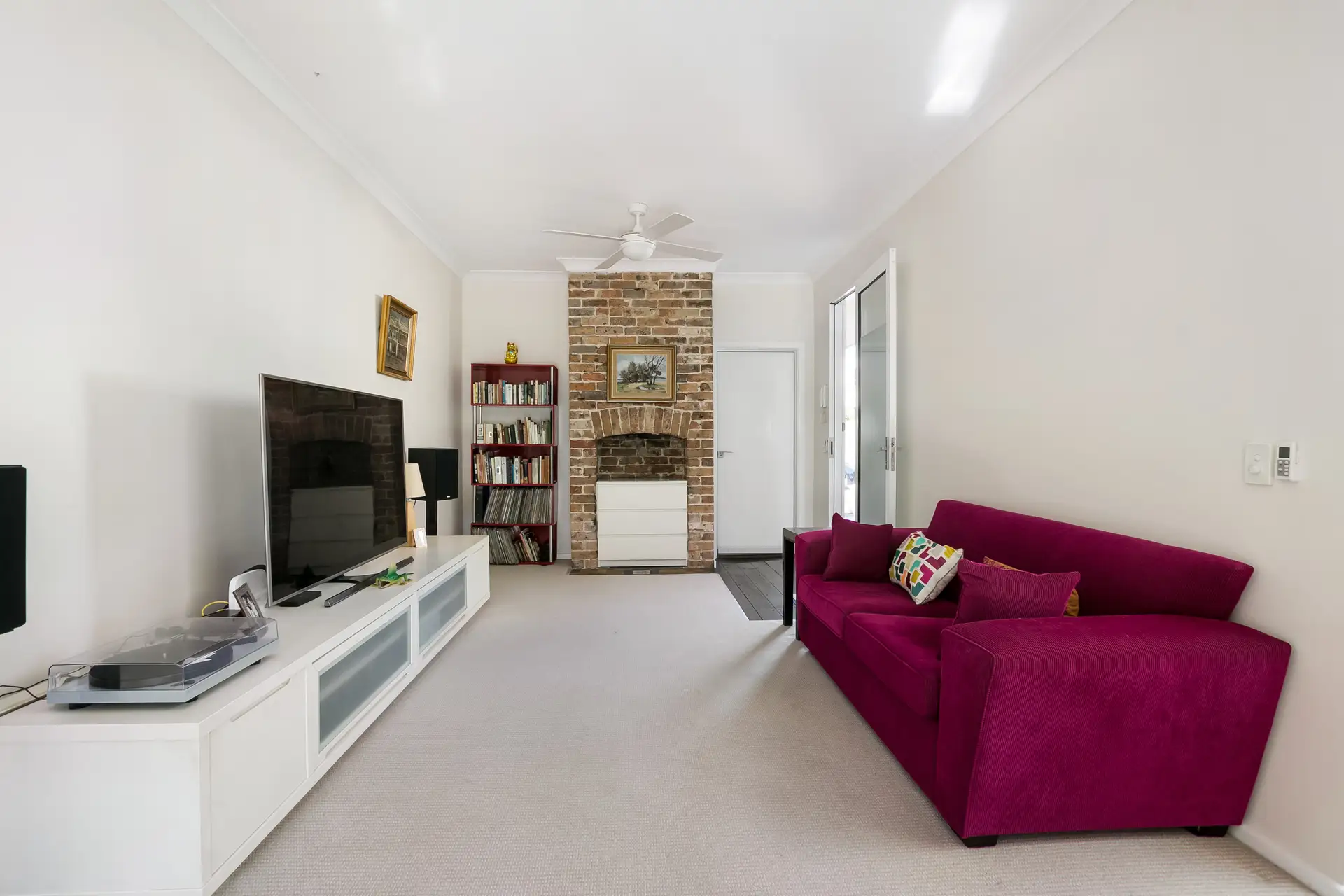 8 Robert Street, Petersham - Thumbnail 2