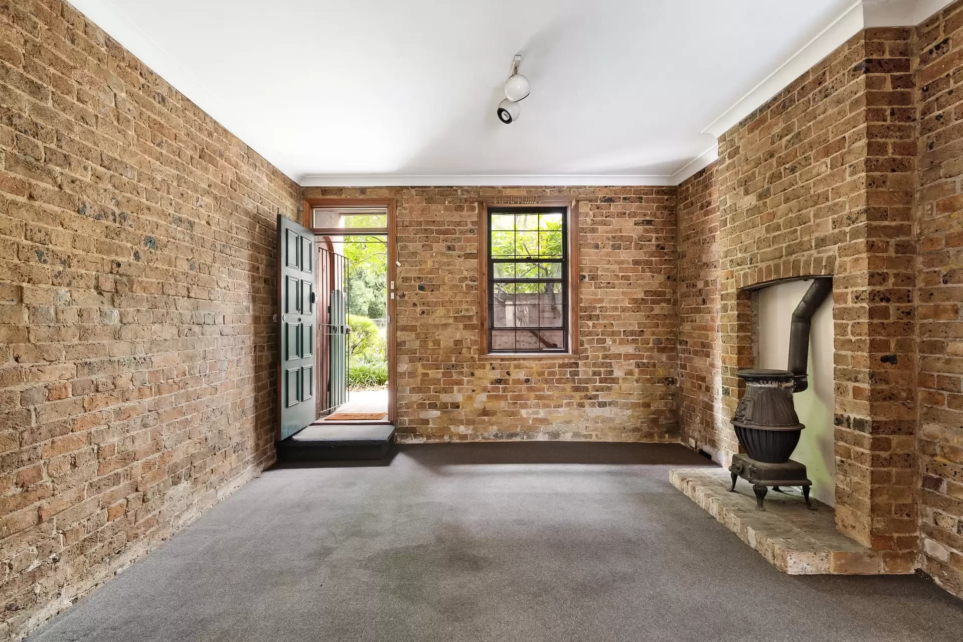 190 Mitchell Road, Alexandria - Thumbnail 2