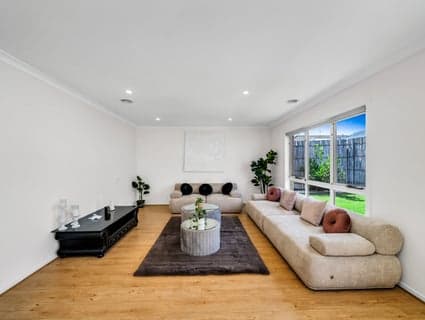 10 Madeira Street, Manor Lakes - Thumbnail 8