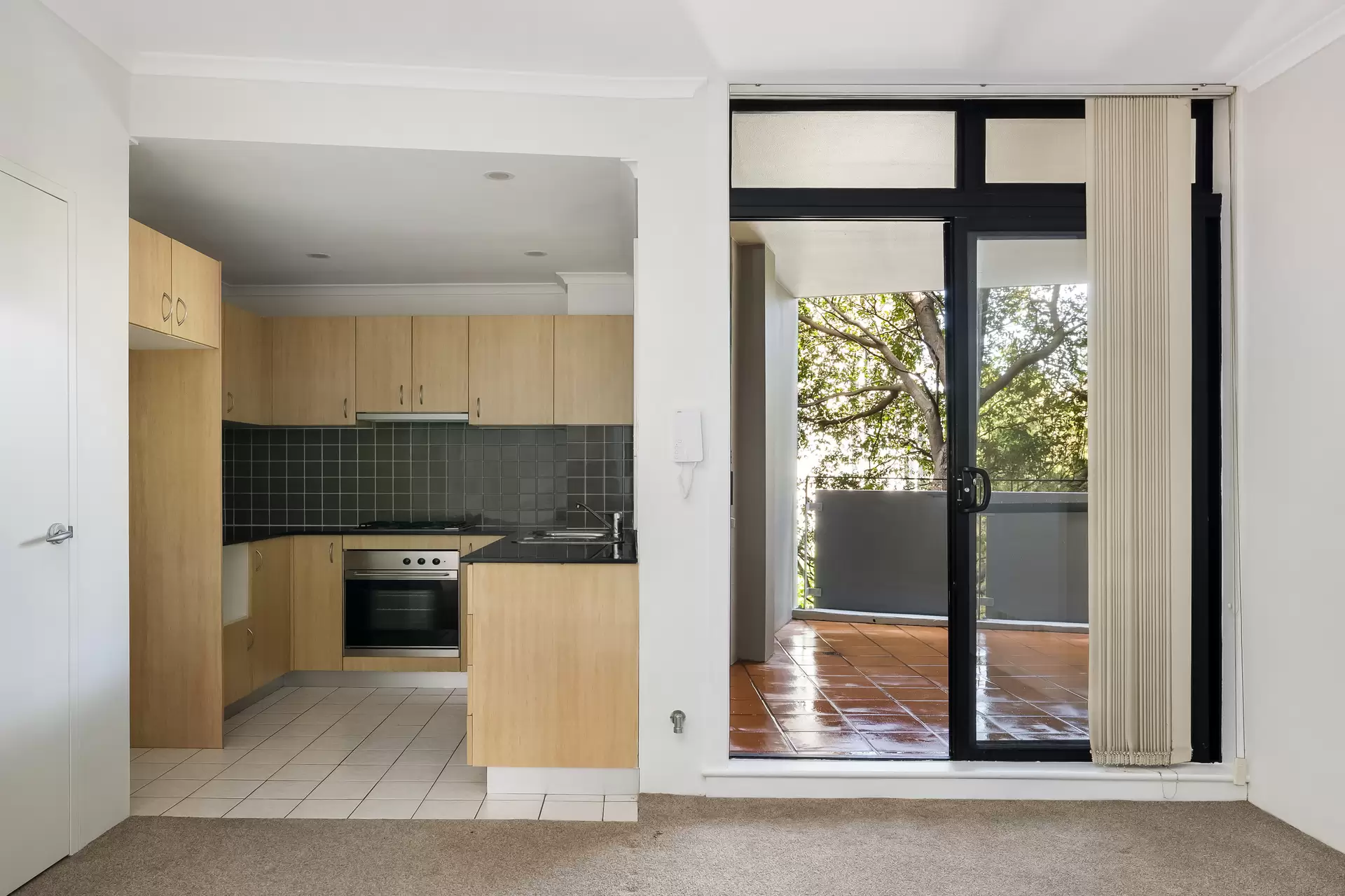 18/3-13 Erskineville Road, Newtown - Thumbnail 2