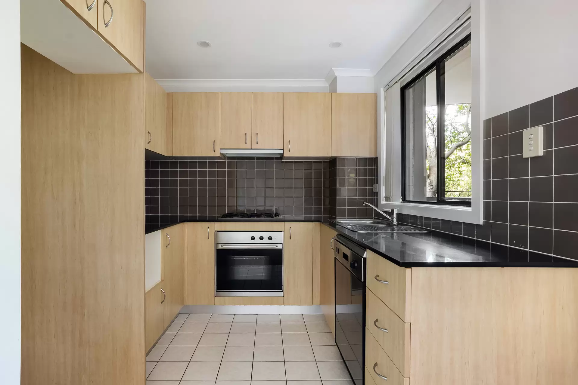 18/3-13 Erskineville Road, Newtown - Thumbnail 3