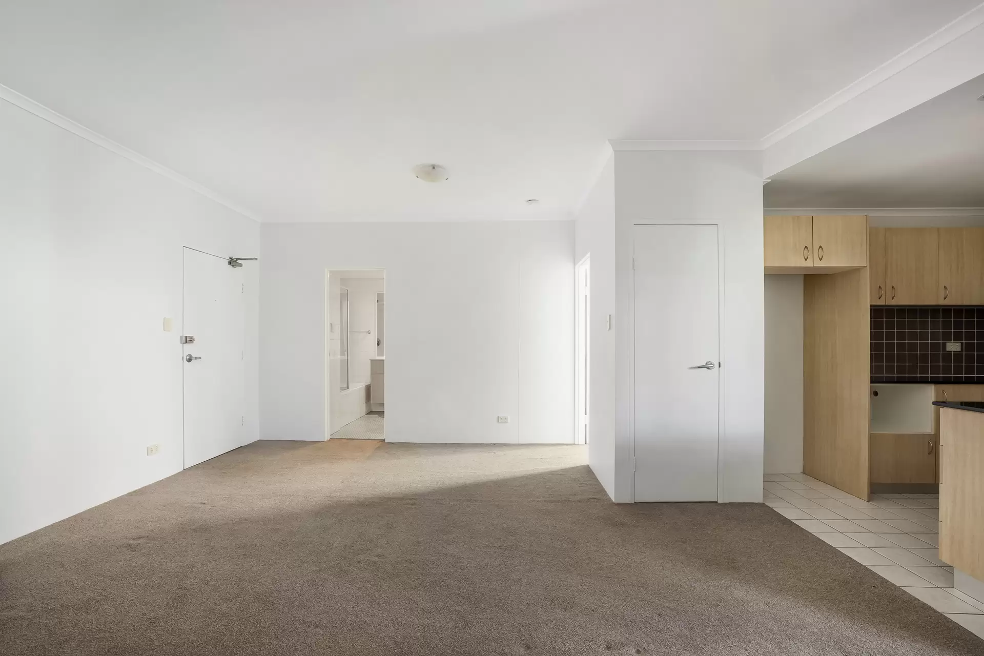 18/3-13 Erskineville Road, Newtown - Thumbnail 4