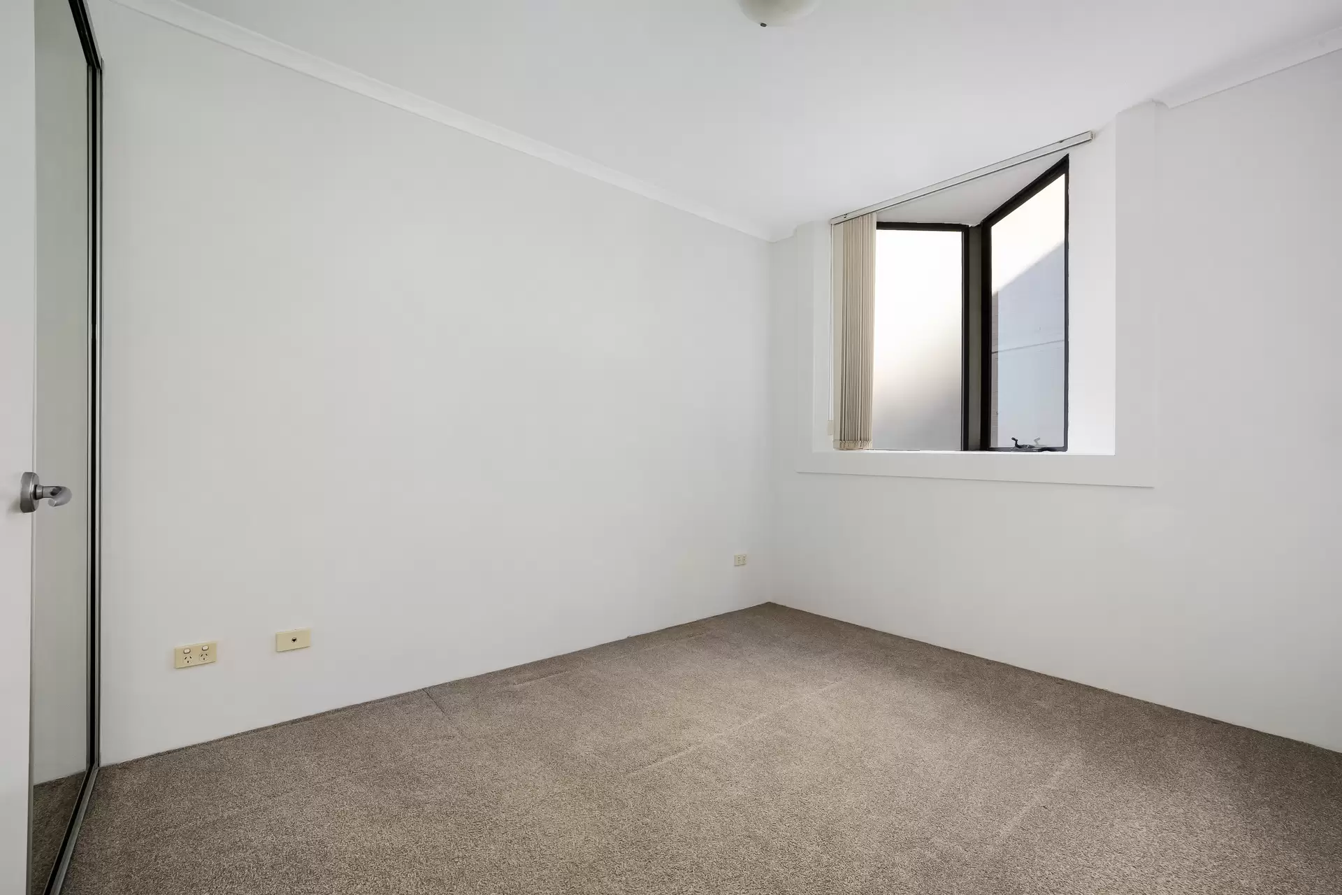 18/3-13 Erskineville Road, Newtown - Thumbnail 5
