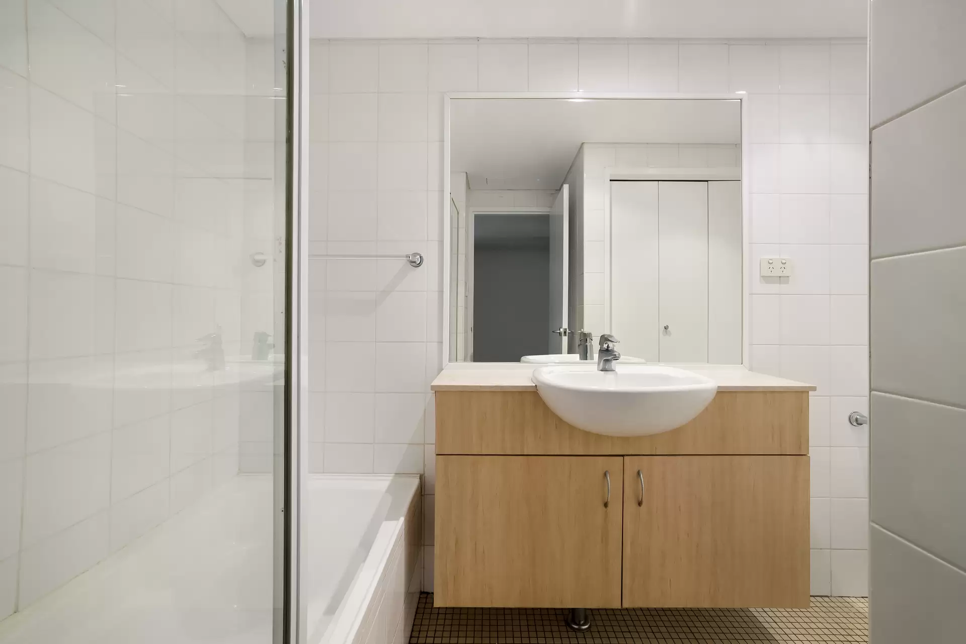 18/3-13 Erskineville Road, Newtown - Thumbnail 8