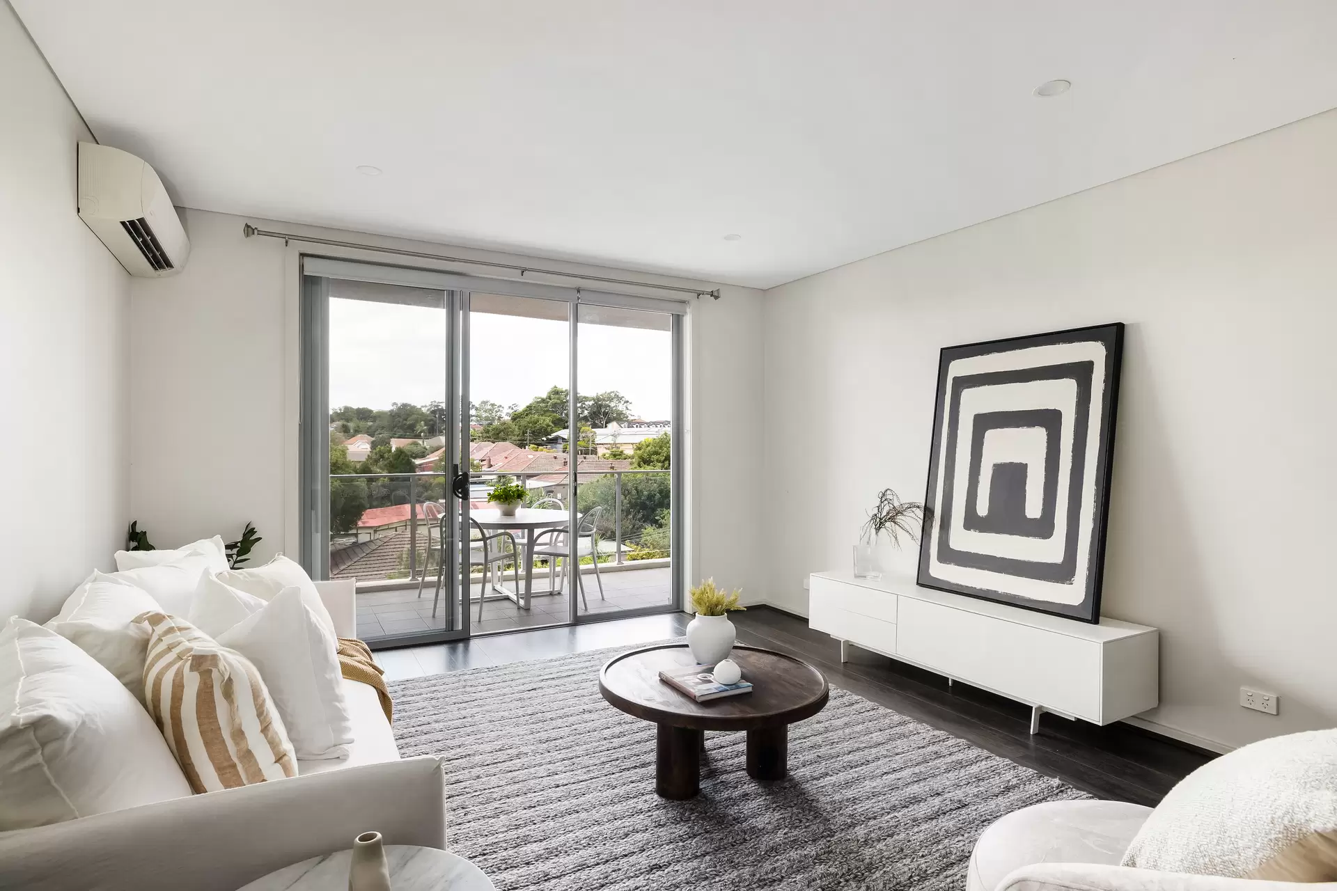 303/4 Broughton Street, Canterbury - Thumbnail 2