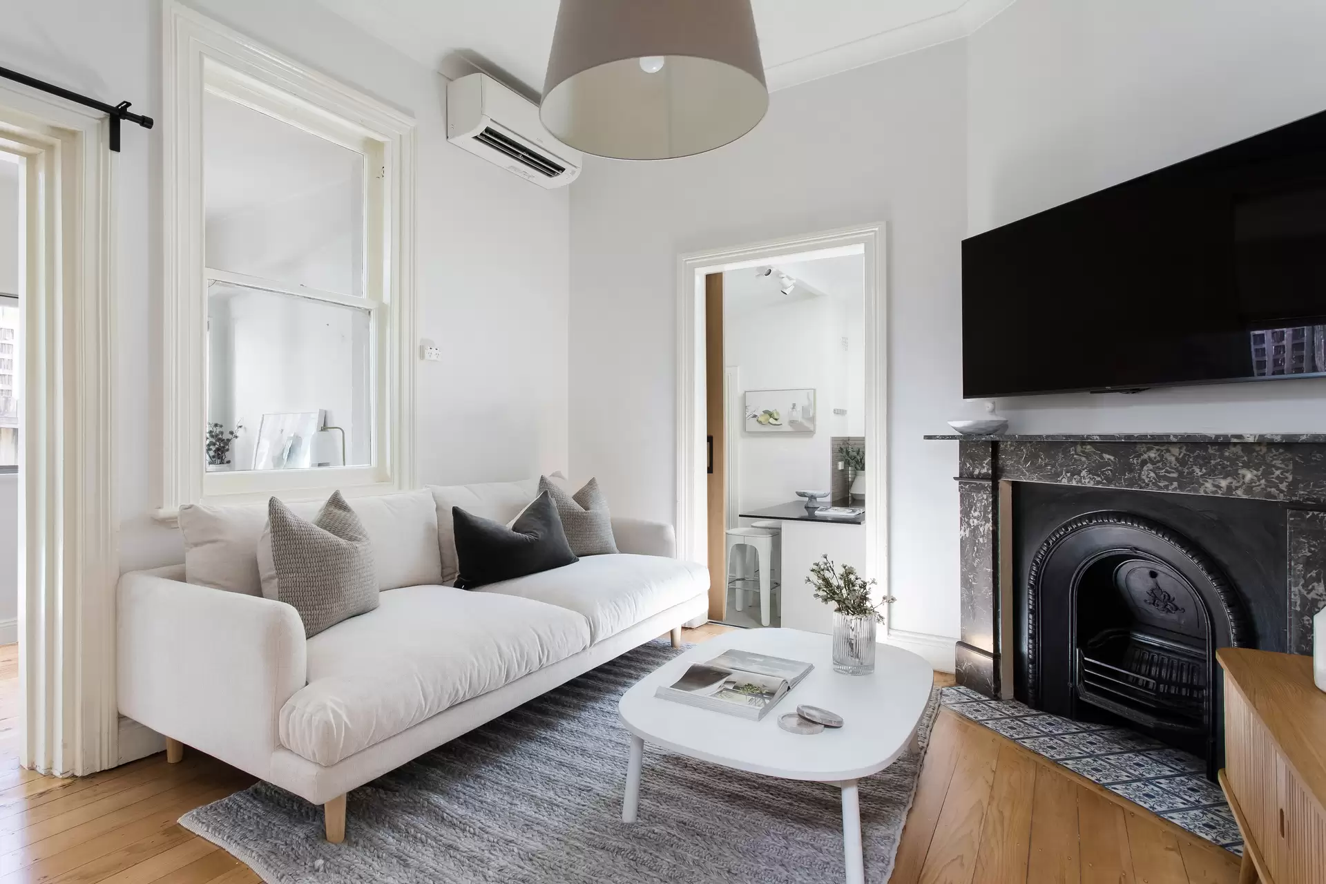 32 Simmons Street, Newtown - Thumbnail 3