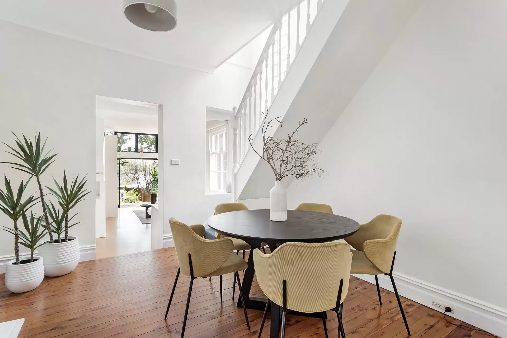 6 Whitehorse Street, Newtown - Thumbnail 4
