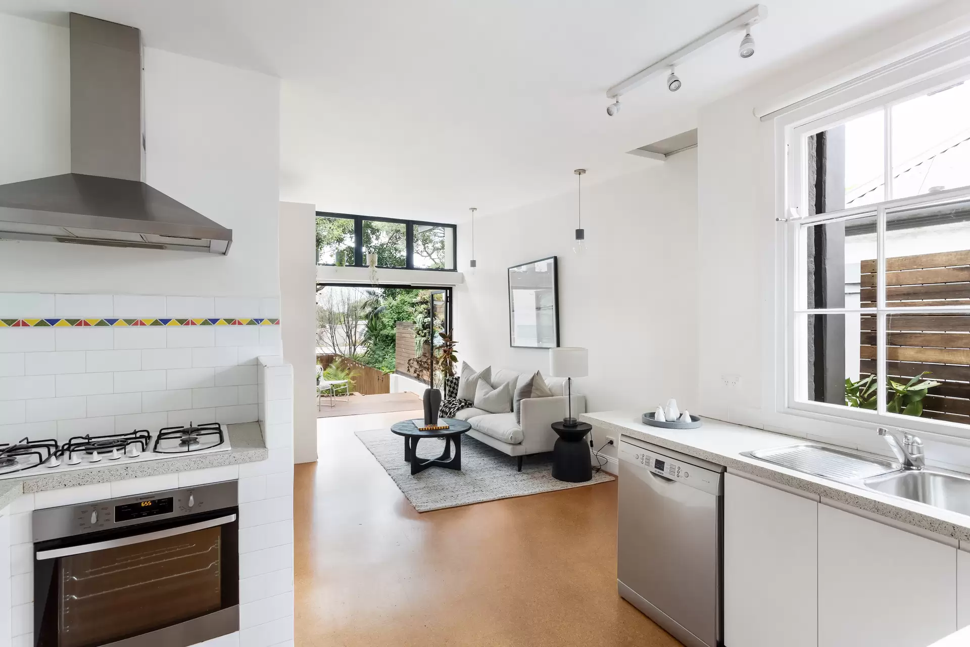 6 Whitehorse Street, Newtown - Thumbnail 8