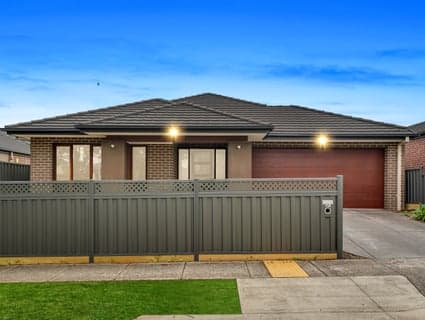 114 Kinglake Drive, Manor Lakes - Thumbnail 2