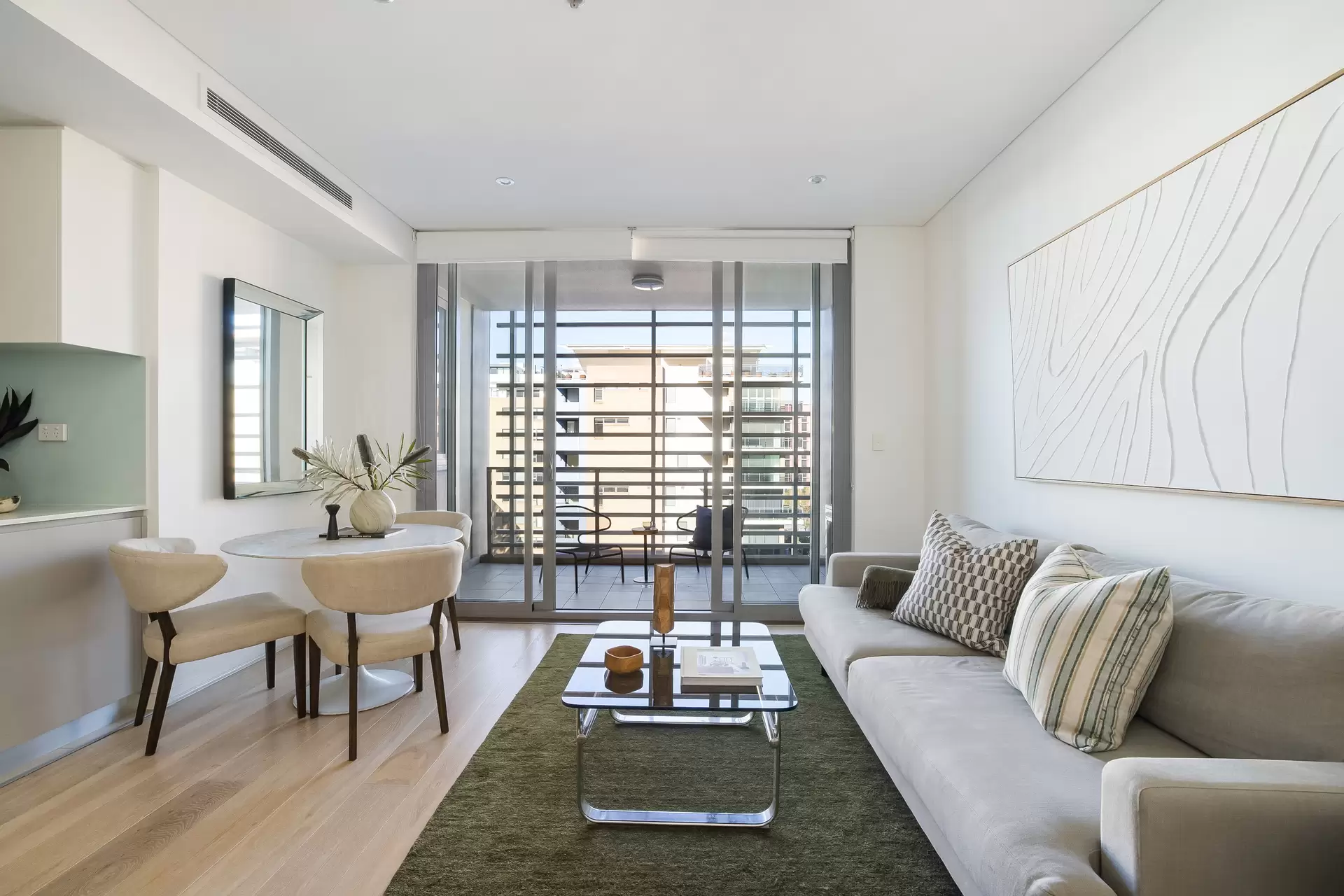 703B/8 Bourke Street, Mascot - Thumbnail 2