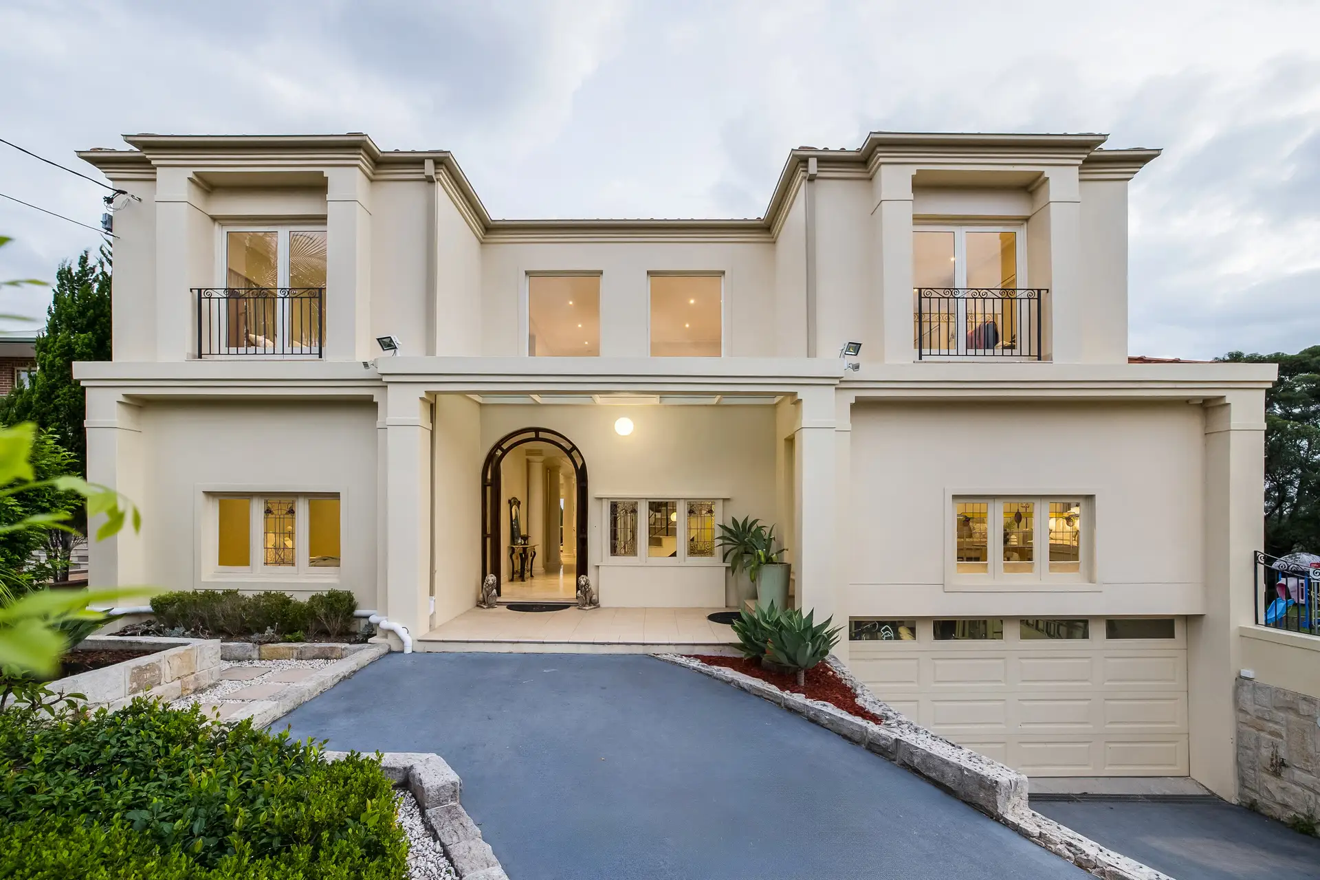 90 Minnamorra Avenue, Earlwood - Thumbnail 2
