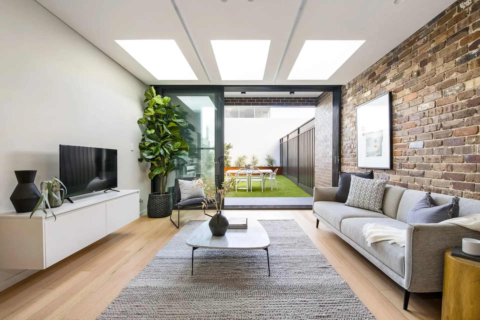 2 Sutherland Street, St Peters - Image 1