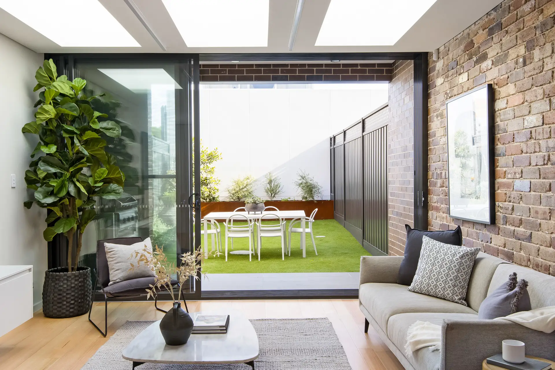 2 Sutherland Street, St Peters - Thumbnail 2