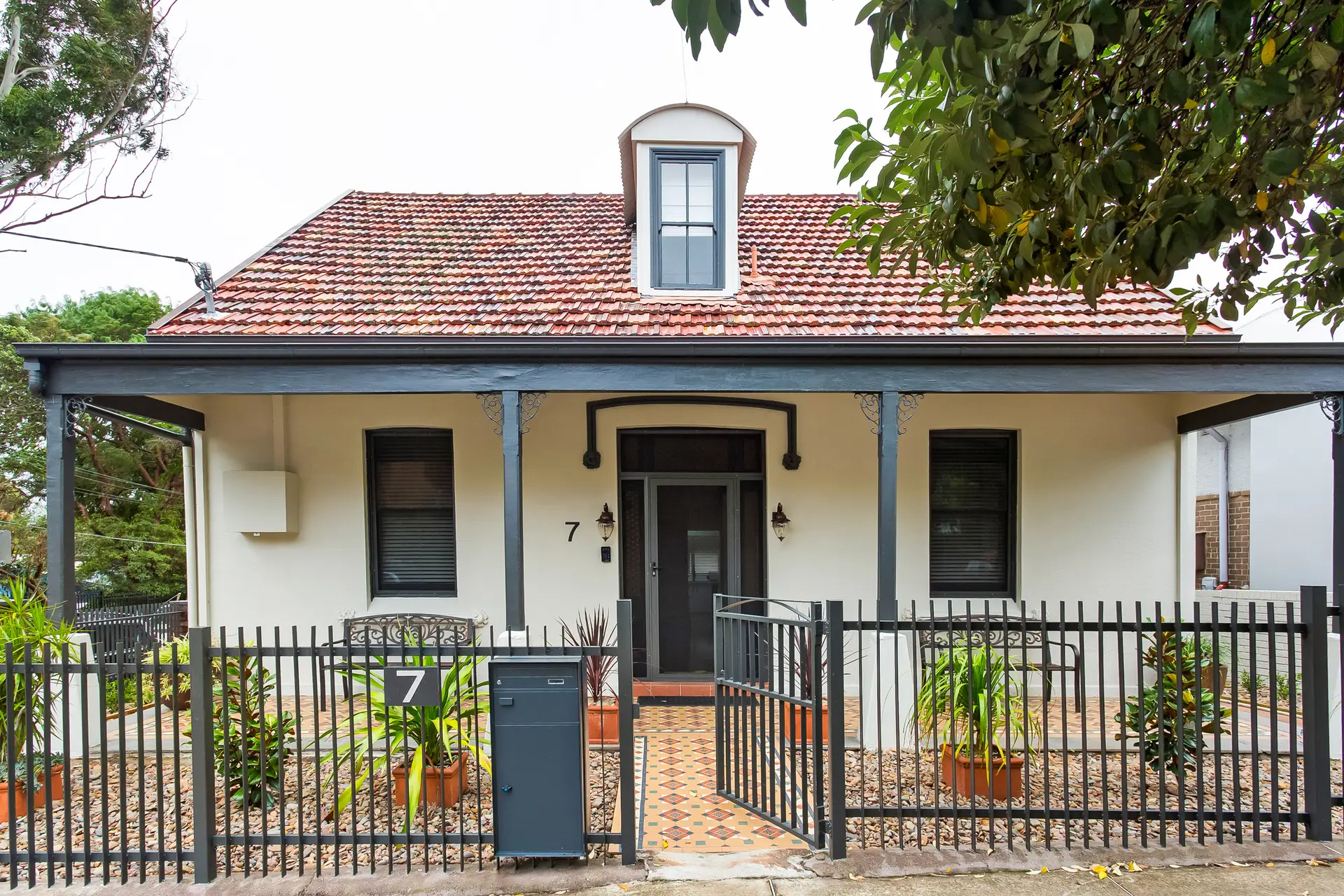 7 Railway Street, Petersham - Image 1
