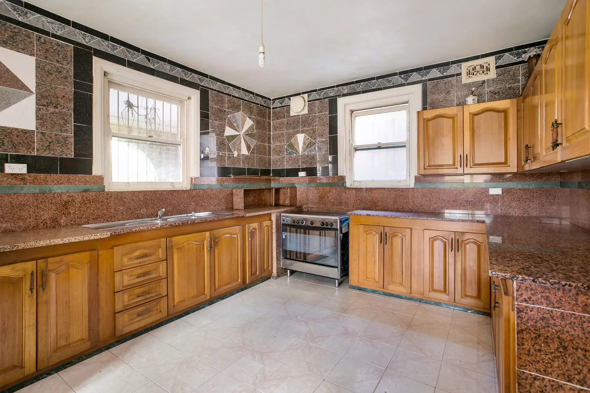 12 Rosemount Avenue, Summer Hill - Thumbnail 4