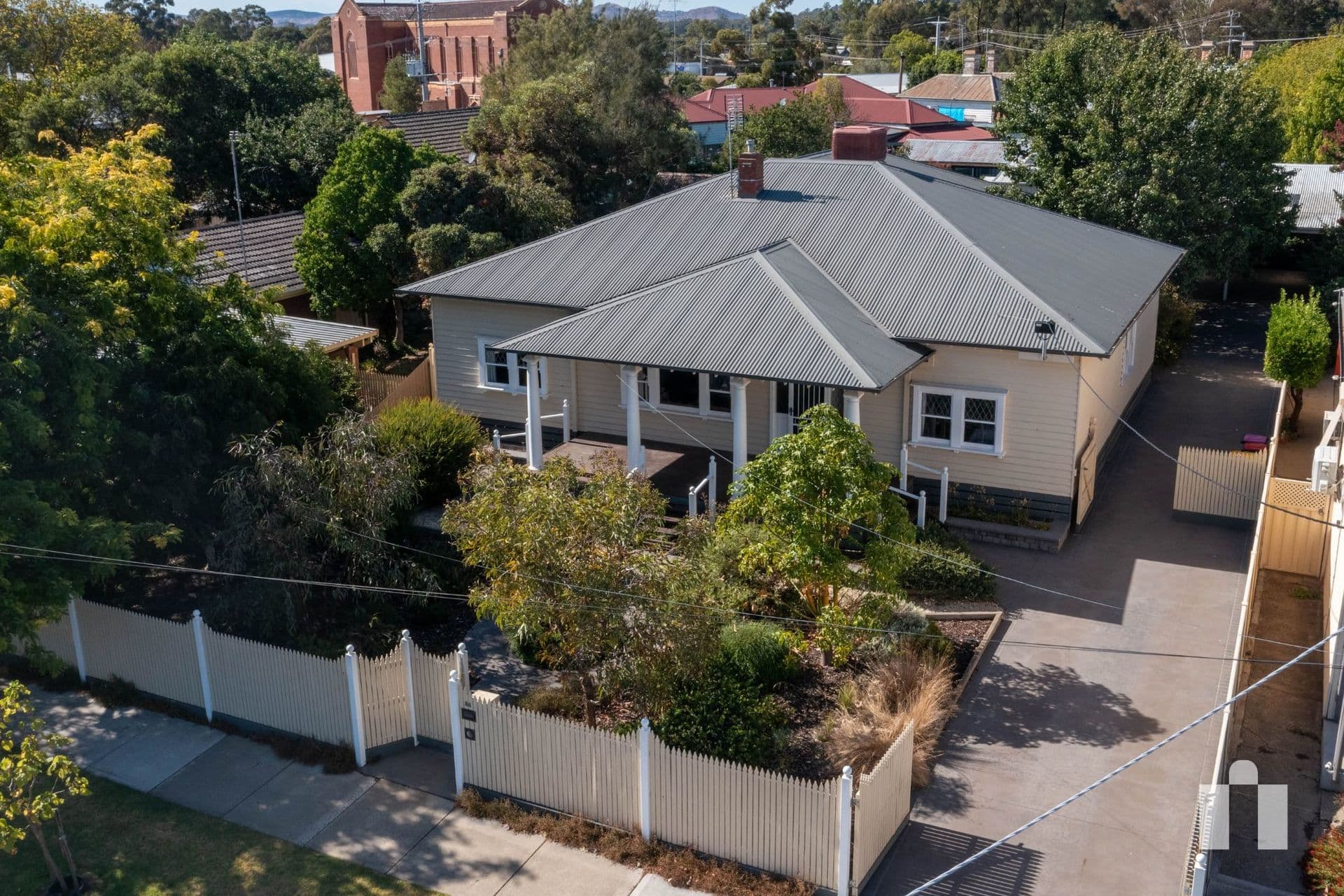 84 High Street, Seymour - Image 1