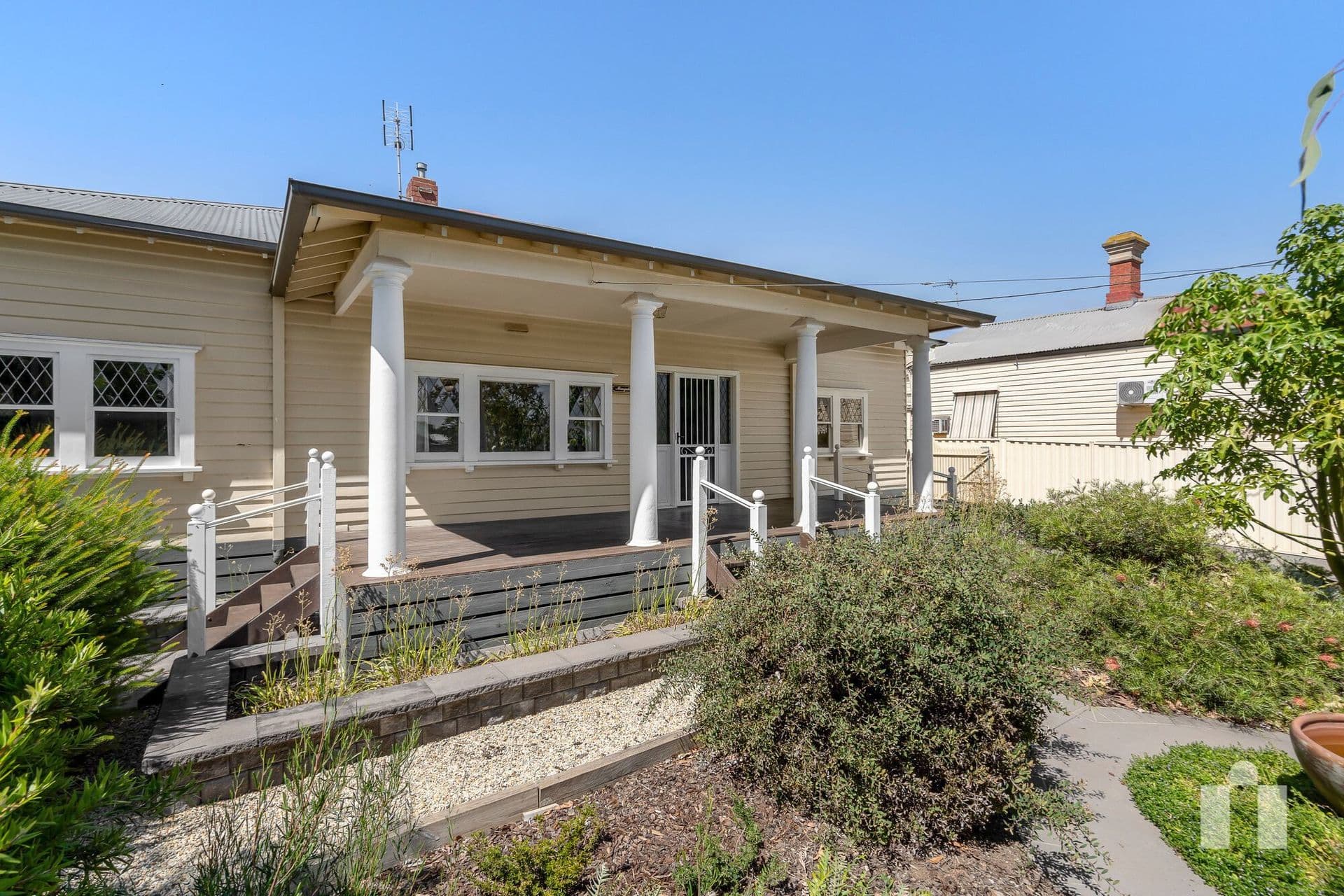 84 High Street, Seymour - Thumbnail 2