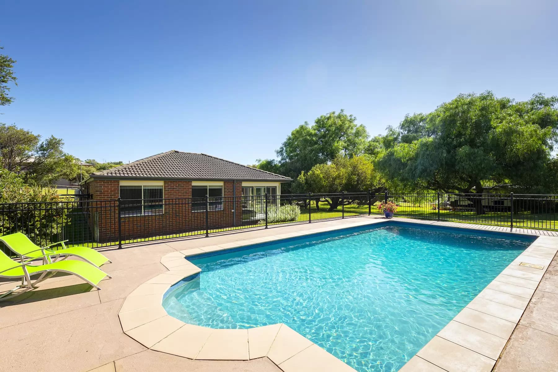 18 Alexandra Crescent, Rye, Rye - Thumbnail 2