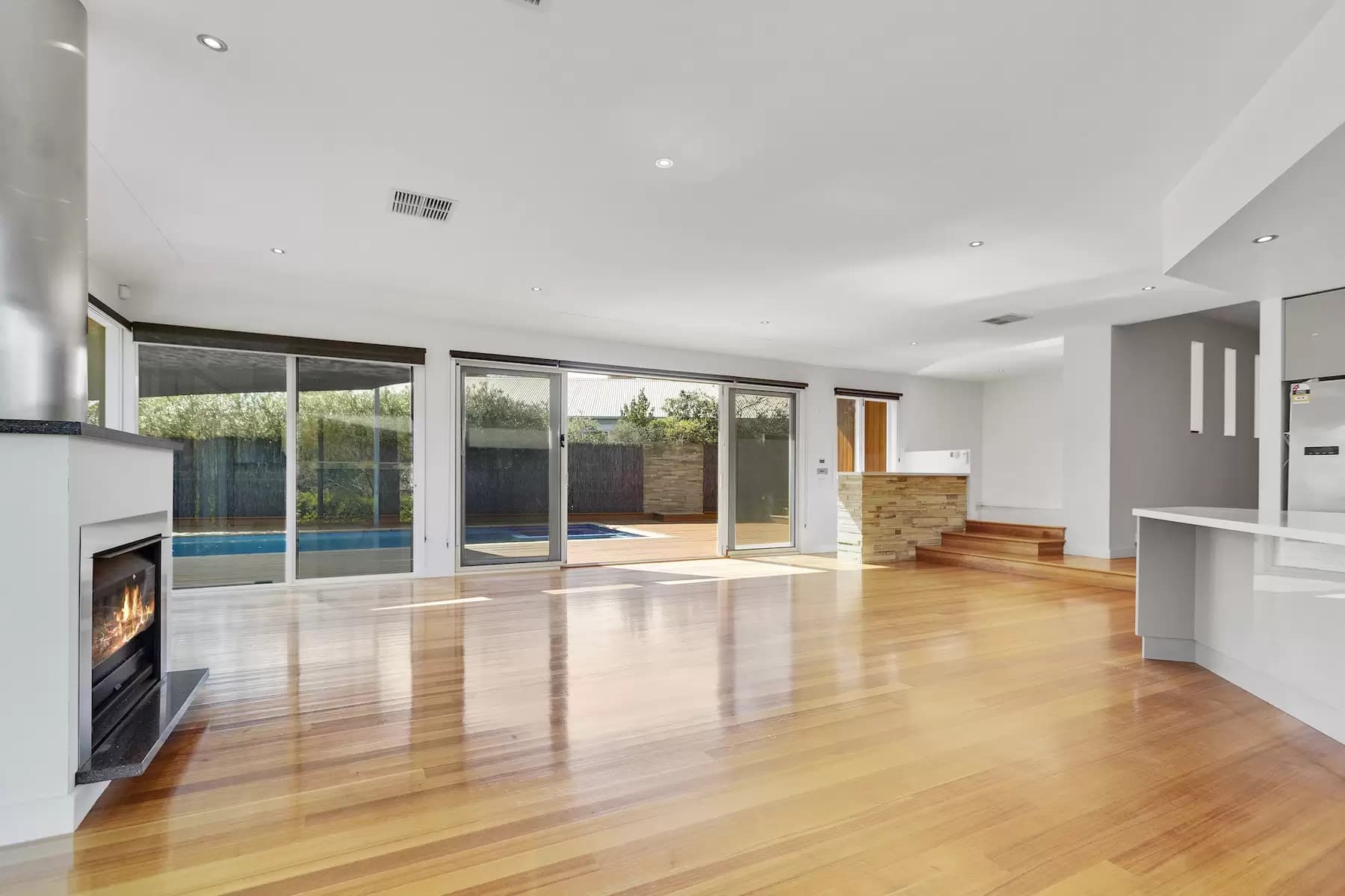 16 Lawrance Grove, Portsea, Portsea - Thumbnail 2