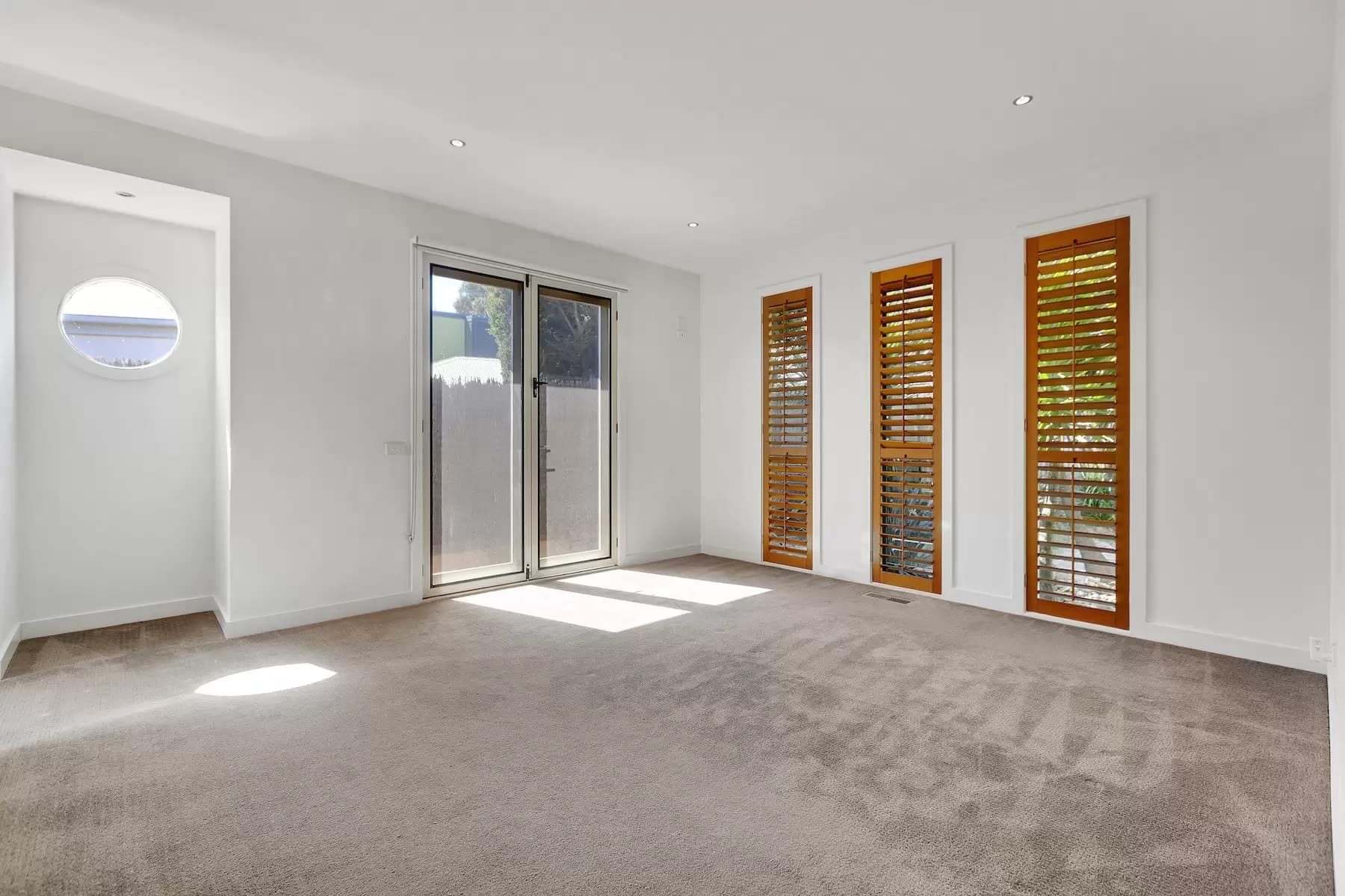 16 Lawrance Grove, Portsea, Portsea - Thumbnail 4