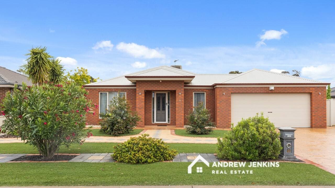 22 Nugget Fuller Dr, Tocumwal - Image 1