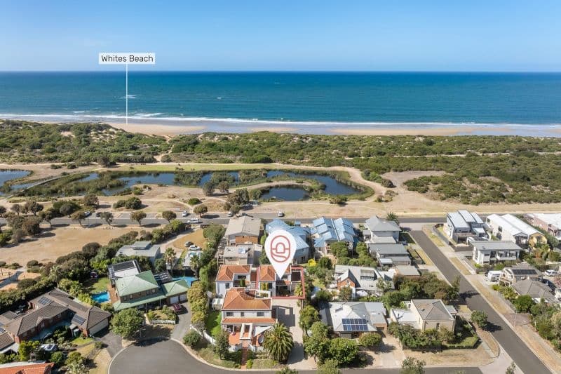 2/7 Fatimah Court Torquay VIC, Torquay - Image 1