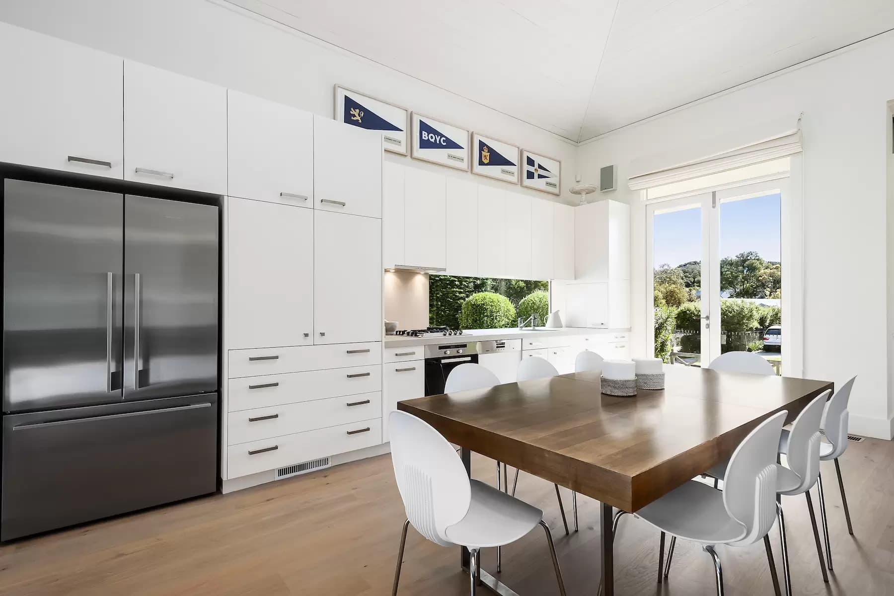 11 Lawrance Grove, Portsea, Portsea - Thumbnail 3