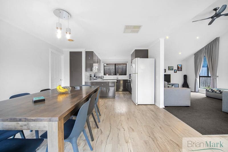 14 Topaz Avenue, Wyndham Vale - Thumbnail 4