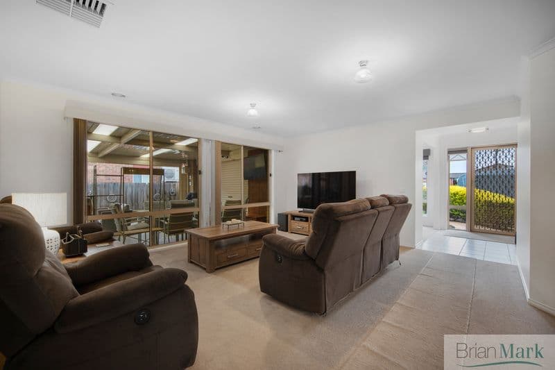12 Governor Close, Tarneit - Thumbnail 3