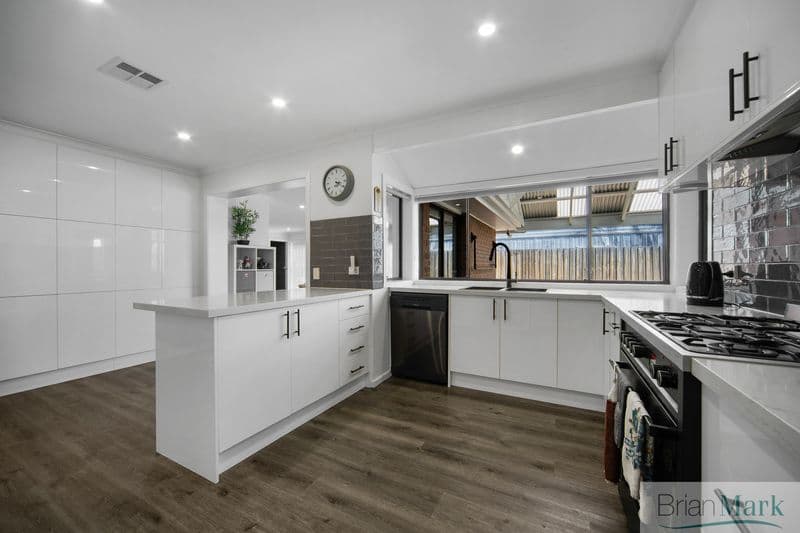 7 Dalpura Court, Werribee - Thumbnail 2