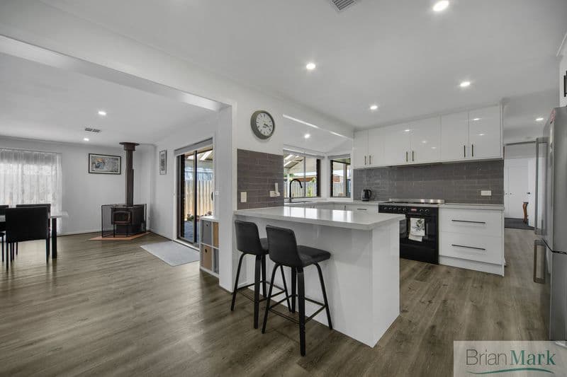 7 Dalpura Court, Werribee - Thumbnail 3