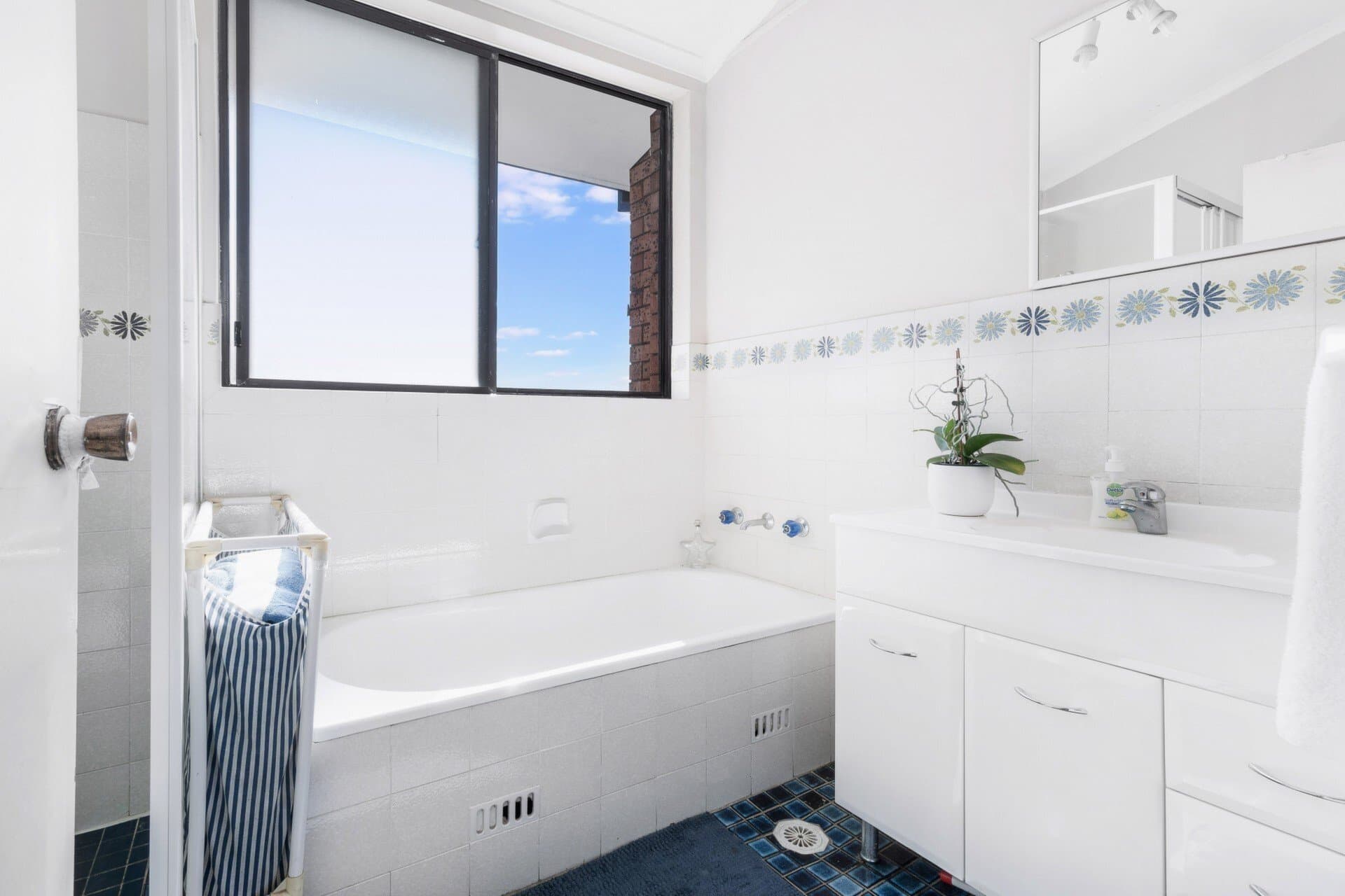10/18 Chiswick Road, Greenacre - Thumbnail 7