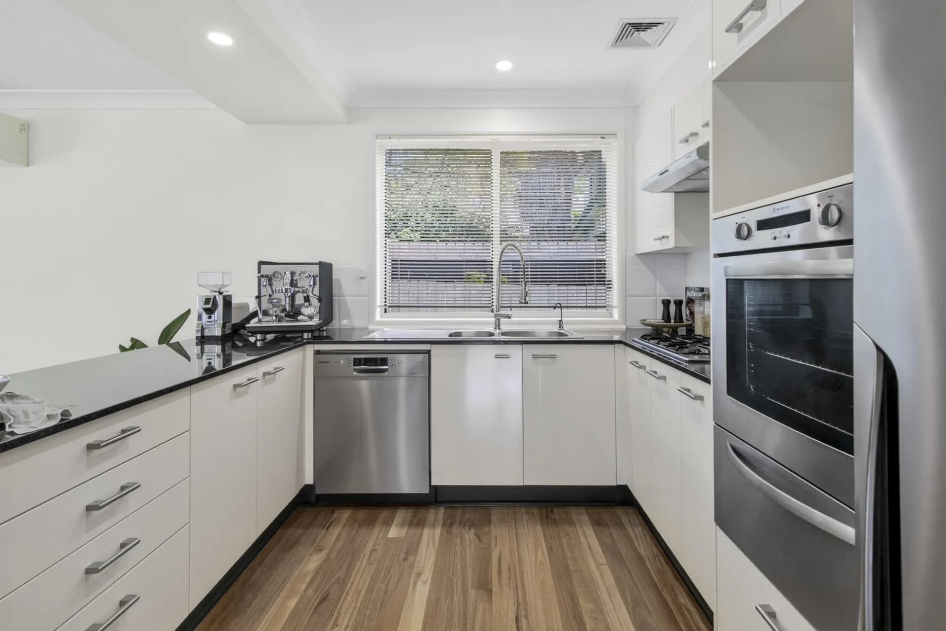49 Campbell Avenue, Cromer - Thumbnail 5