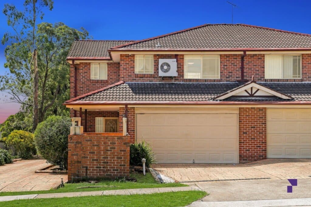 2/9 Chiswick Road, Greenacre - Image 1