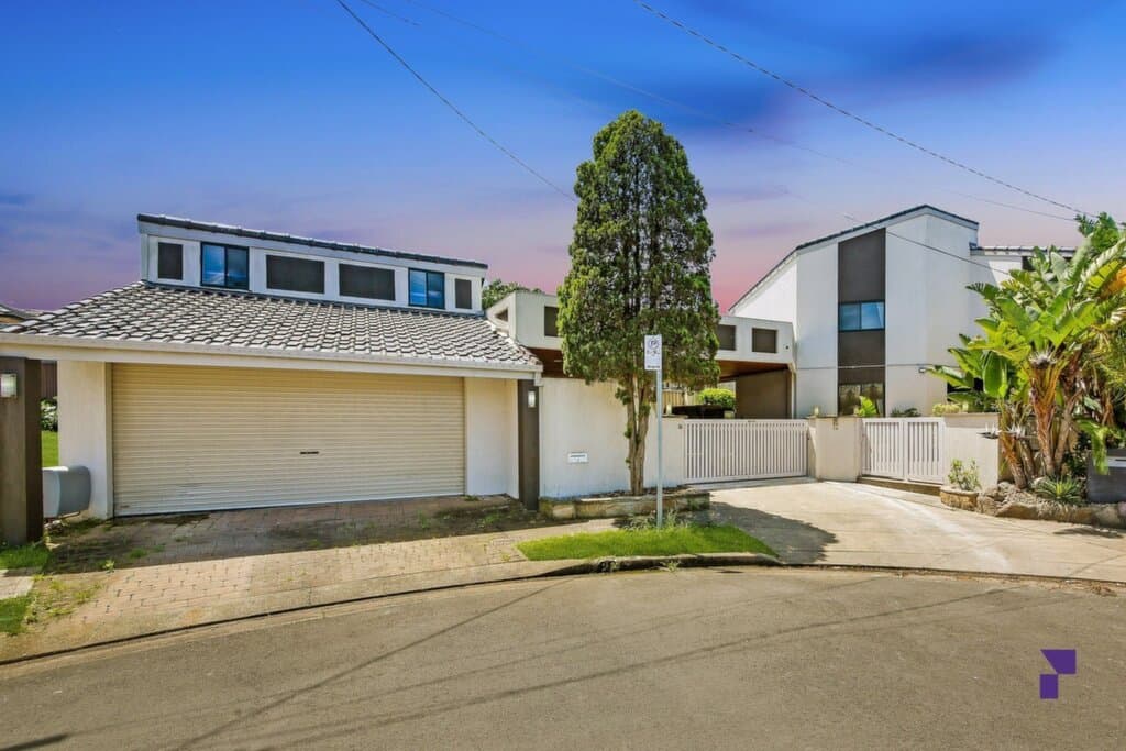 26  Islington Crescent, Greenacre - Image 1