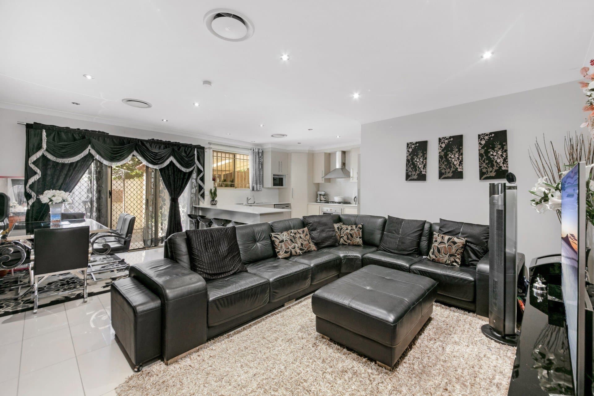 7/9 Chiswick Road, Greenacre - Thumbnail 2