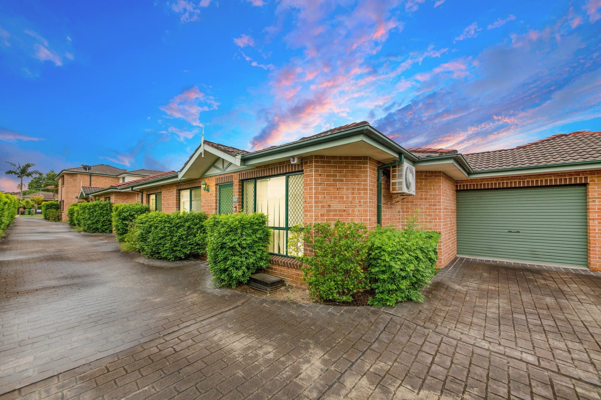 3/4 Old Kent Road, Greenacre - Image 1