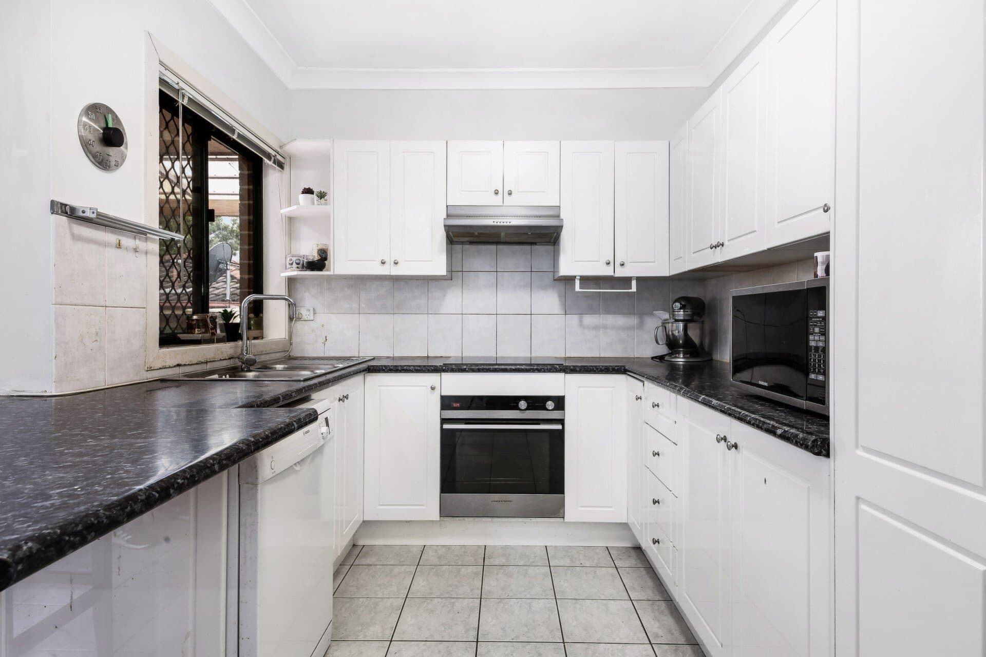 3/4 Old Kent Road, Greenacre - Thumbnail 3