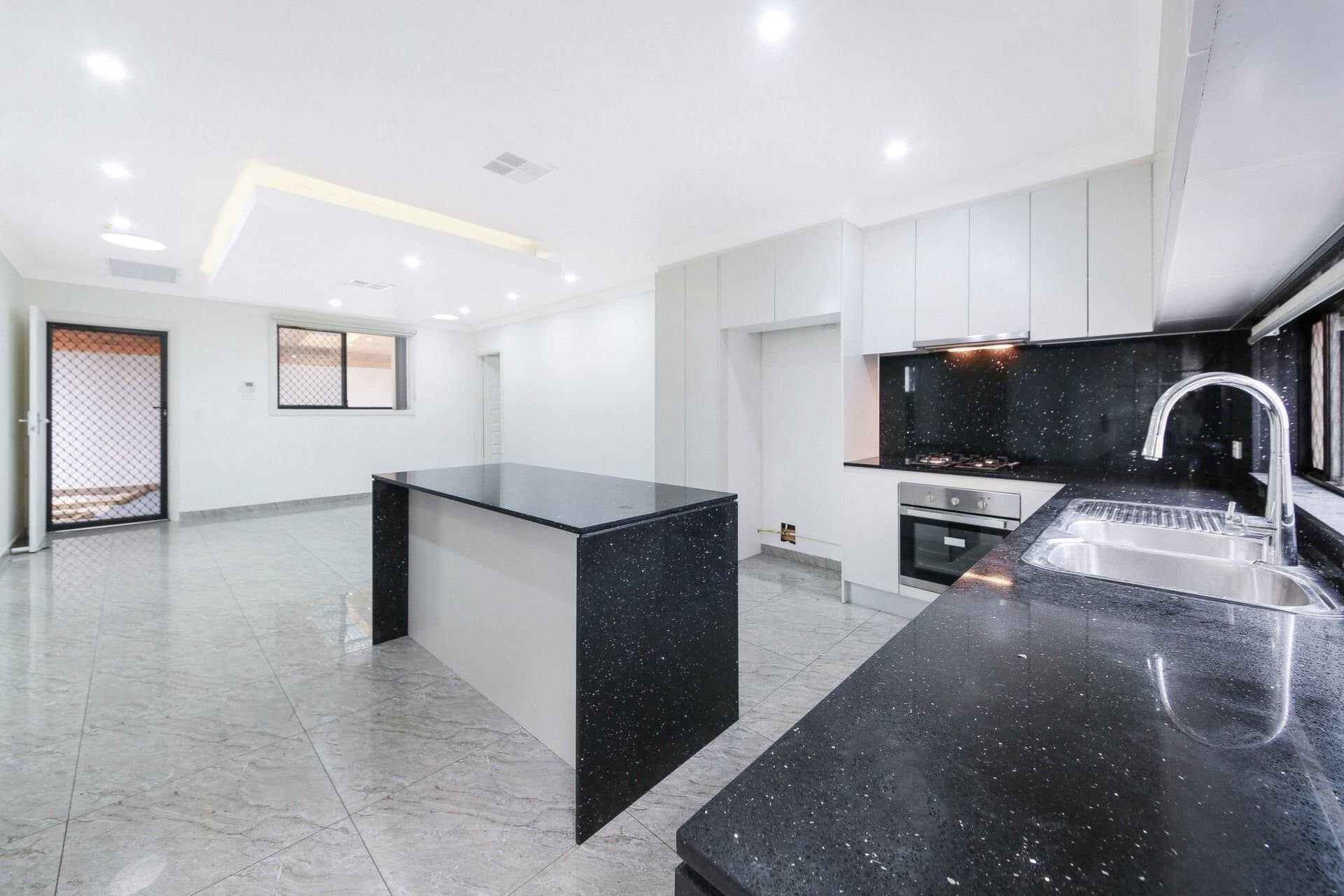 121 Juno Parade, Greenacre - Thumbnail 5