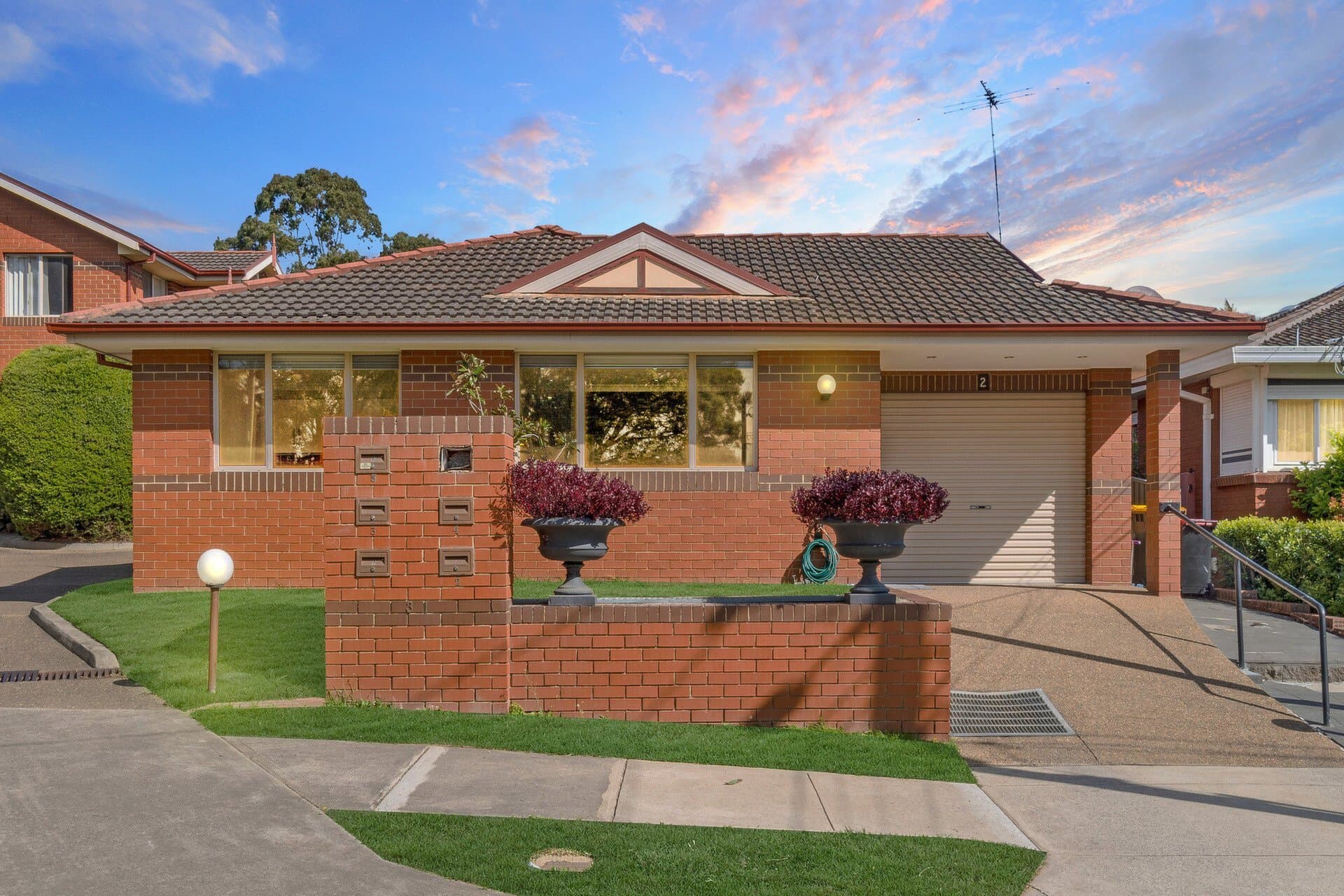 2/31 Bromley Avenue, Greenacre - Image 1