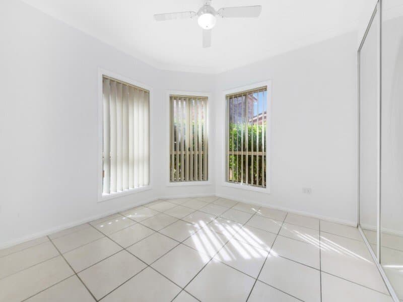 4/128 Wangee Road, Greenacre - Thumbnail 2